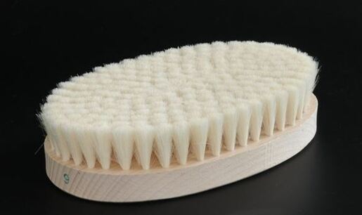 OVAL GOAT HAIR GRANULATING BRUSH Wooden base Very soft white silk hair 14 rows of 20 mm Box of [...]